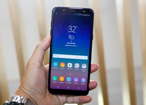 Samsung Galaxy A6+, smartphone tầm trung màn hình vô cực