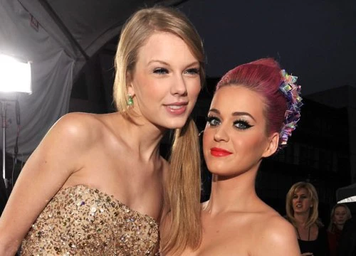 Taylor Swift hào hứng khoe vừa được Katy Perry viết thư xin lỗi, chính thức kết thúc mâu thuẫn