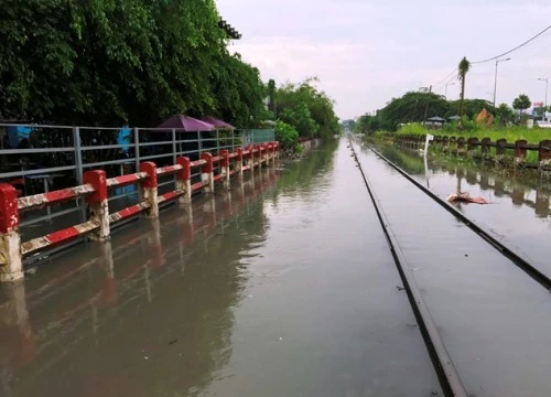 TP.HCM: Ngập úng đe dọa đến an toàn đường sắt