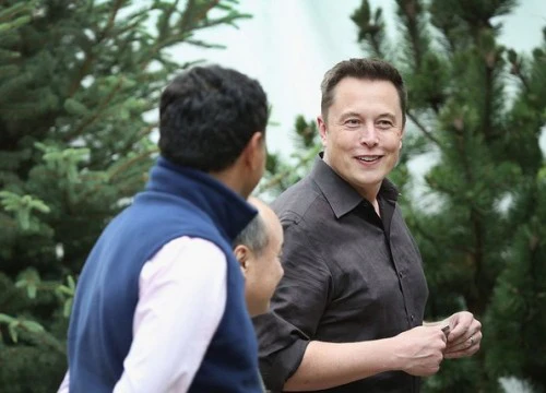 Tỷ phú công nghệ Elon Musk bất ngờ đi bán kẹo?