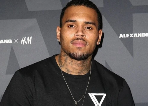 Chris Brown tổ chức hiếp dâm tập thể tại nhà riêng, phải bồi thường 400 tỷ đồng?