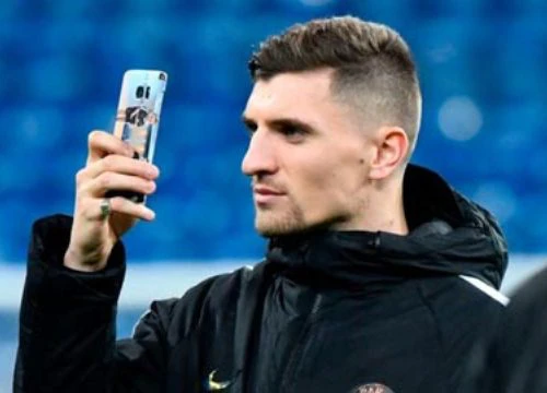 Meunier bị fan PSG ghét vì 'like dạo'