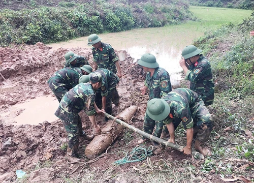 Thi công cao tốc Vân Đồn &#8211; Móng Cái, phát hiện quả bom &#8220;khủng&#8221;