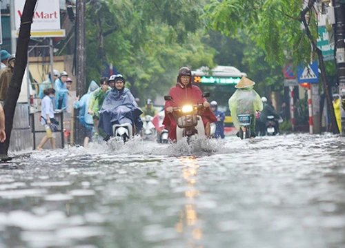 Tiêu tốn hàng trăm nghìn tỷ, vì sao Hà Nội "cứ mưa to là ngập lụt"?