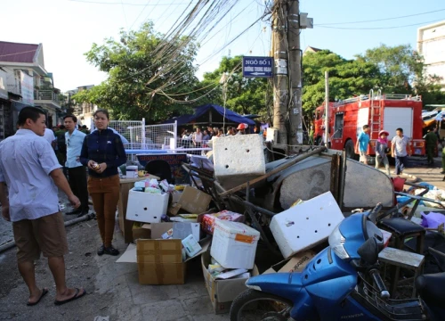 TP Vinh: Cháy lớn 3 ki ốt, một ô tô bị thiêu trụi