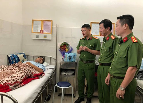 CA TP.HCM chuyển khen thưởng thành tích phá án hỗ trợ các "hiệp sĩ"