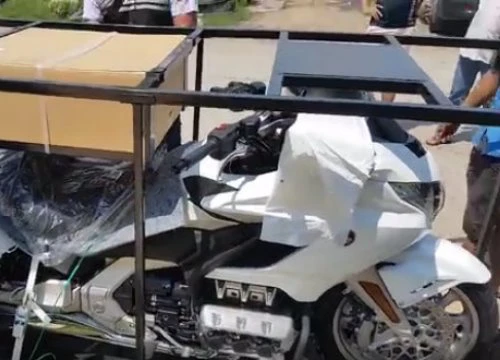 &#8220;Đập hộp&#8221; chuyên cơ mặt đất 2018 Honda Goldwing đầu tiên về Việt Nam