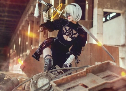 Lại nóng mắt với cosplay cô nàng 2B "hở bạo" trong Nier: Automata