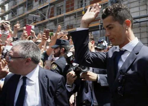 Ronaldo rắc rối trốn thuế: Lo vào tù, xin Real "viện trợ" 30 triệu euro