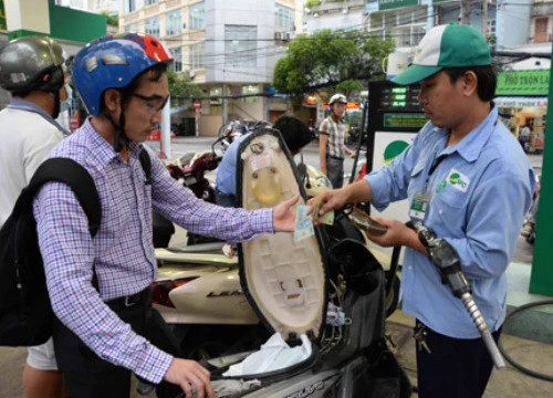 Đề xuất tăng thuế xăng dầu: &#8220;Người dân đóng thuế phải được biết tiền đi đâu&#8221;