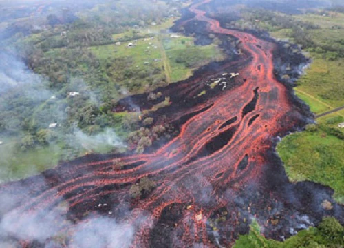 Hiểm họa của dòng dung nham tràn ra từ núi lửa Hawaii