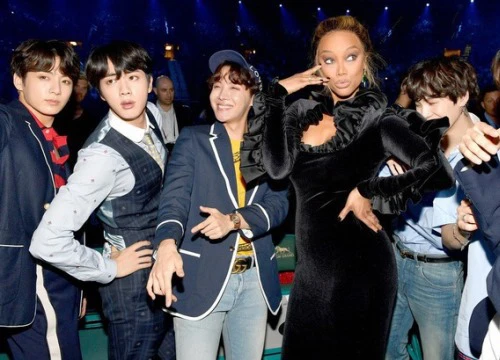 Loạt siêu sao Backstreet Boys, Tyra Banks nhận là fan của BTS và tự hào khoe ảnh chụp cùng nhóm