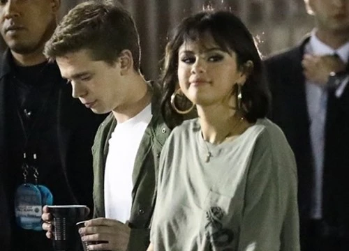 Selena Gomez xuất hiện bên chàng trai lạ sau khi quyết tâm chia tay Justin Bieber