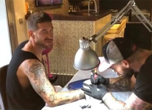 Sergio Ramos đi xăm hình trước trận chung kết Champions League