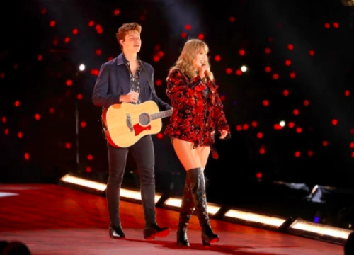 Taylor Swift và Shawn Mendes "đốt cháy" sân khấu "Reputation" với màn song ca xuất sắc