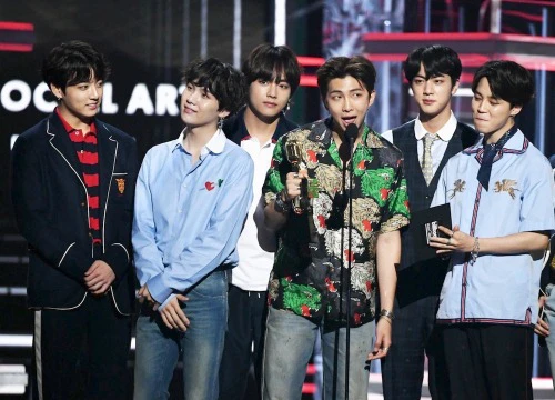 Tiếp tục viết nên lịch sử: BTS được dự đoán sẽ debut tại vị trí #2 trên Billboard Hot 200!