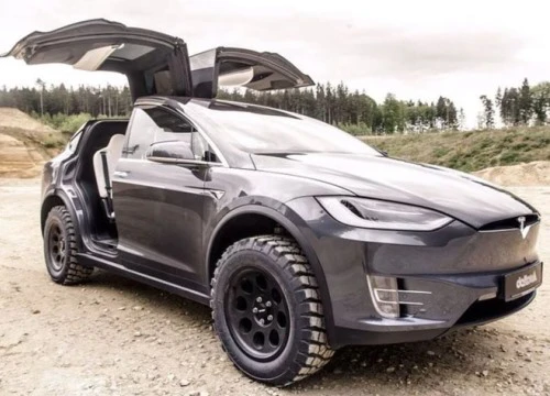 Xe điện Tesla nâng cấp gói độ off-road hàng hiệu hơn 100 triệu đồng