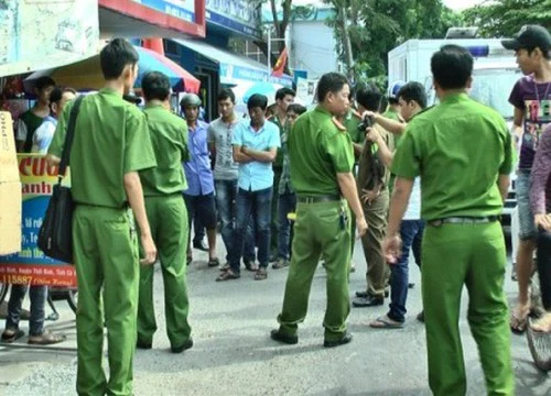 Bị đánh thức khi đang ngủ, cháu chém chết bà nội