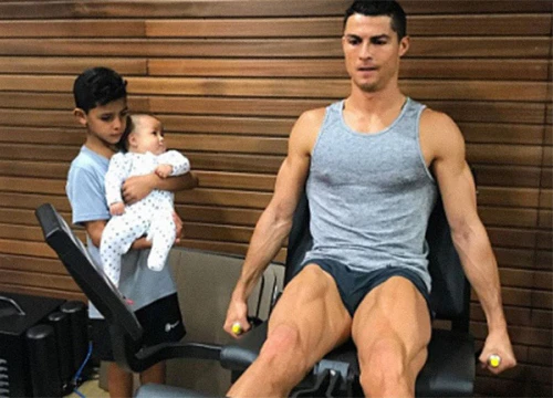 Bí quyết để C. Ronaldo có thể hình mê hoặc phái nữ, khỏe như tuổi 23