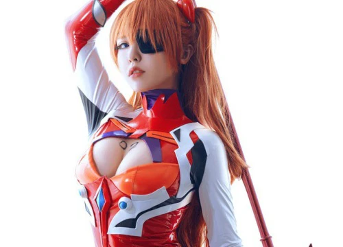 Bỏng mắt với cosplay nàng Asuka trong Evangelion - Một trong 10 Anime nổi tiếng nhất Nhật Bản