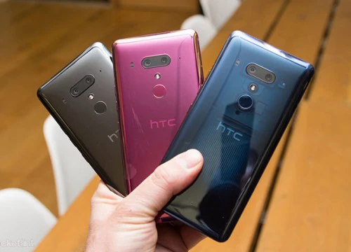 HTC U12+ không kèm sẵn bộ chuyển đổi USB-C sang 3.5 mm