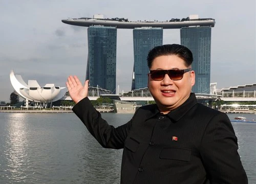 Ông "Kim Jong-un" gây bất ngờ với loạt ảnh selfie ở Singapore