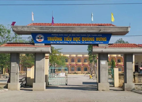 Phụ huynh tố cáo "trường giữ học sinh do chưa đóng tiền ăn"