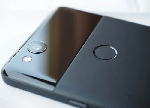 Sau nửa năm, Pixel 2 vẫn "hot" không kém iPhone X