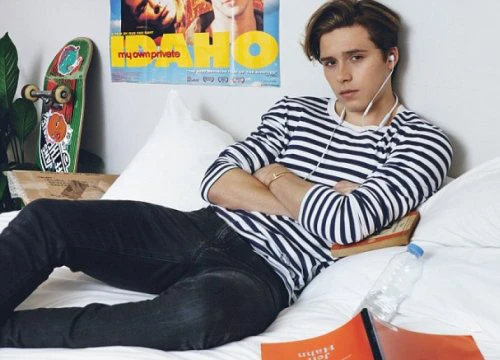 Brooklyn Beckham làm "phi công", hẹn hò bạn gái U30 lúc nửa đêm