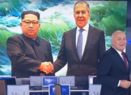 Bức ảnh chụp ông Kim Jong-un gây tranh cãi ở Nga