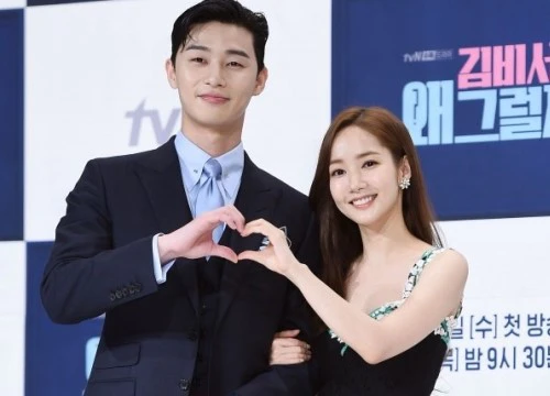 Bức ảnh hé lộ nỗi khổ duy nhất của Park Min Young khi đóng phim cùng Park Seo Joon