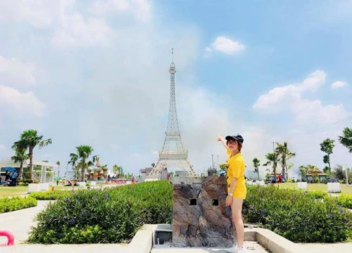 Đến Long An "tự sướng" cùng tháp Eiffel của Pháp, tượng nữ thần tự do của Mỹ