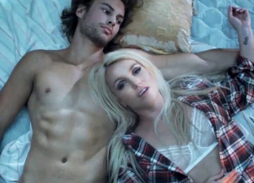 Nhá hàng cho MV mới: Britney Spears tiếp tục kéo dài danh sách dàn trai 6 múi ngon lành nhất Hollywood