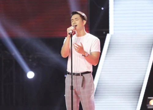 Trai đẹp Việt kiều gây náo loạn The Voice