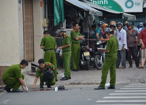 Truy bắt nghi can hung hãn xông vào phòng trọ chém chết người