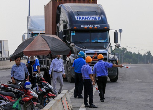 TPHCM: Thông xe cầu vượt, mở "nút thắt" vào cảng lớn nhất Việt Nam