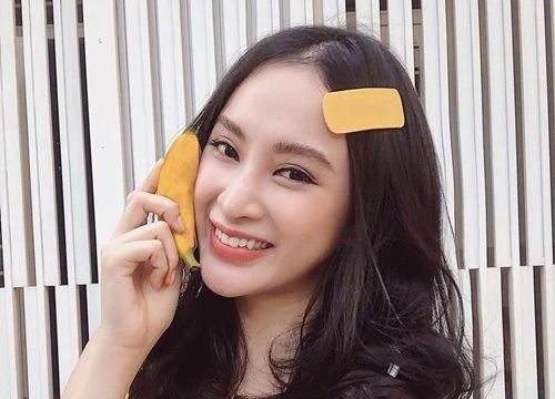 Angela Phương Trinh lăng xê mốt đeo cặp ghim nữ sinh