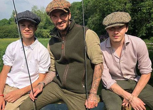 Becks và hai con trai &#039;đồng phục&#039; mũ baker boy khi đi câu cá