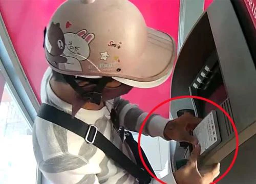 Clip: Kẻ gian gắn chip theo dõi máy ATM cực nhanh để "cuỗm" tiền