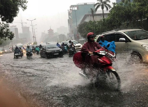 Loay hoay chống ngập khu vực sân bay Tân Sơn Nhất