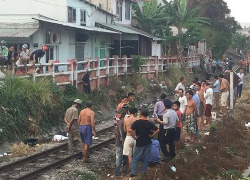 Nghi vấn nam thanh niên lao vào đoàn tàu tự vẫn