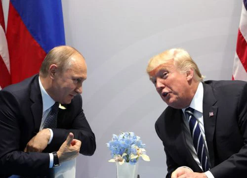 Putin bất ngờ buông lời khen Trump "dũng cảm, chín chắn"