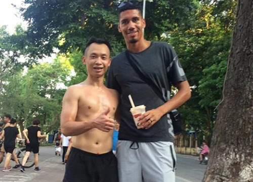 Smalling tới Việt Nam, tham quan tháp Rùa