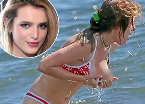 Bella Thorne hớ hênh hết cả vòng 1 vì tuột bikini giữa bãi biển