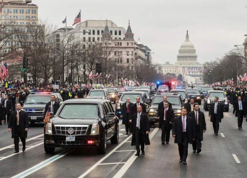 Dàn xe 50 chiếc hộ tống Tổng thống Trump tới gặp ông Kim Jong-un