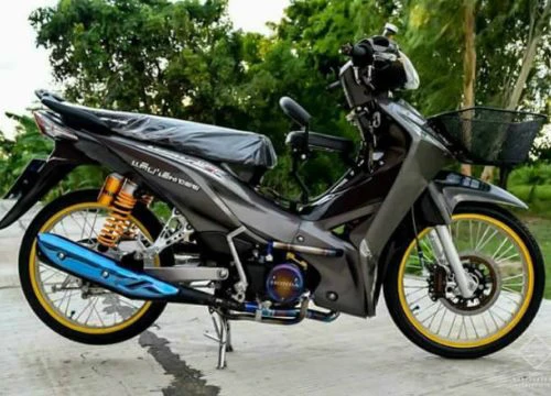 Honda Wave lên dàn áo đen xám, mang đồ chơi thực tế