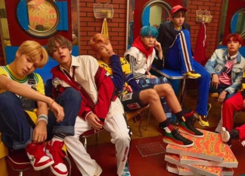 Không thể ngừng tự hào: BTS trở thành boygroup Kpop đầu tiên có MV đạt 400 triệu views