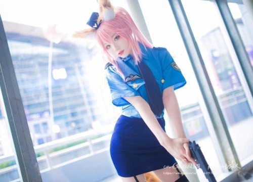 Lạ mắt với cosplay cô nàng cao Tamamo-no-Mae trong trang phục nữ cảnh sát