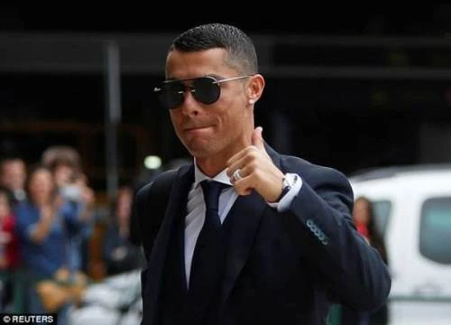 Ronaldo bảnh bao dẫn đầu đội tuyển Bồ Đào Nha bay đến Nga