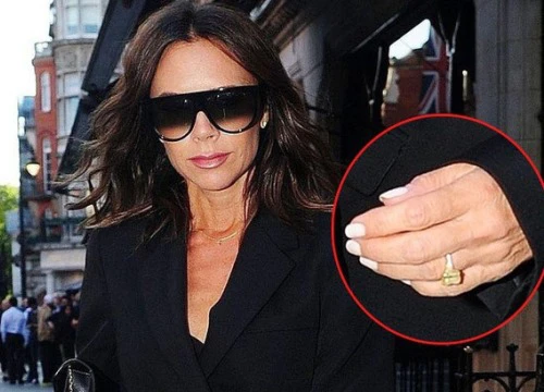 Giữa tin đồn ly hôn, Victoria Beckham khéo léo khoe nhẫn cưới "dằn mặt" những kẻ đưa chuyện